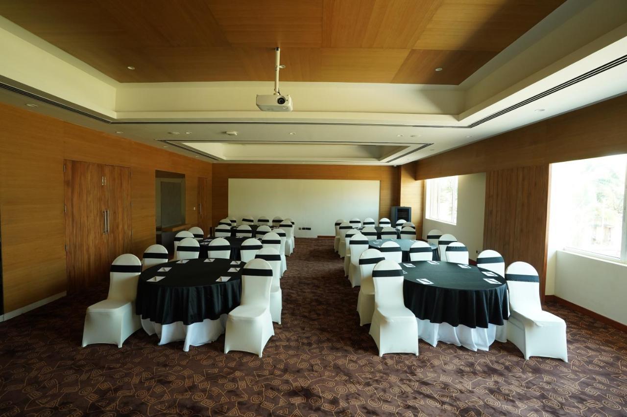 Manjeera Sarovar Premiere Hotel Rajahmundry Exterior photo