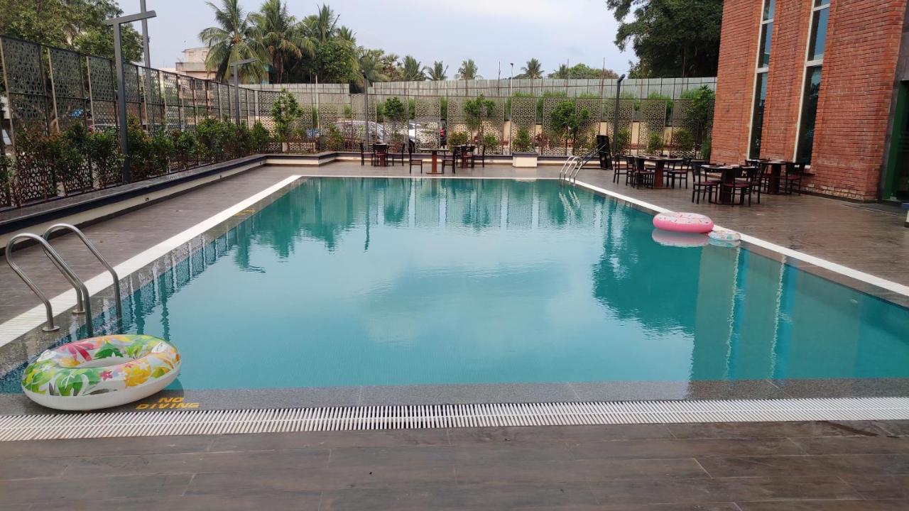 Manjeera Sarovar Premiere Hotel Rajahmundry Exterior photo
