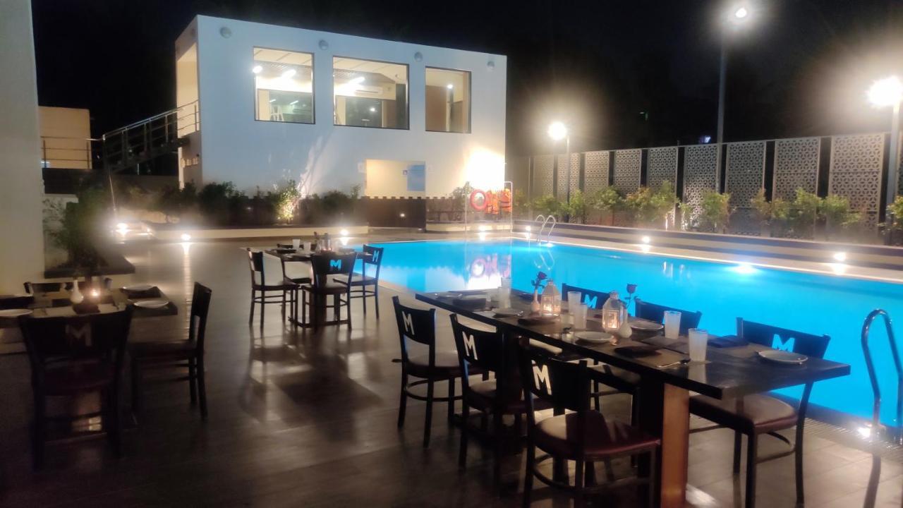 Manjeera Sarovar Premiere Hotel Rajahmundry Exterior photo